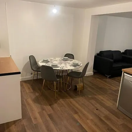 Holiday home Tranquil Park Escape Cosy Bedroom Shared Space