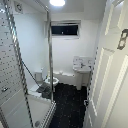 Tranquil Park Escape Cosy Bedroom Shared Space Sheffield