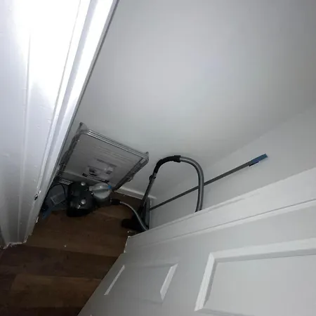 Tranquil Park Escape Cosy Bedroom Shared Space Holiday home Sheffield