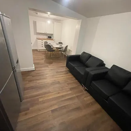 Tranquil Park Escape Cosy Bedroom Shared Space * Sheffield